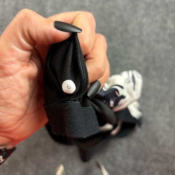 LULULEMON Women’s Push Ur Limits Tank Workout Top Brisk Bloom Black/White size 6 - Picture 5 of 8